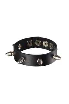 Narukvica sa šiljcima na ruci