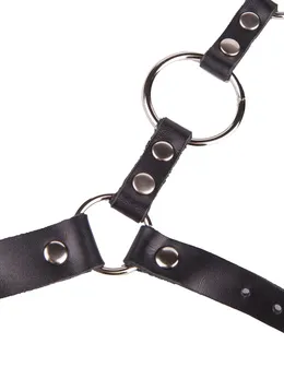 Geg sa prstenom je crn -