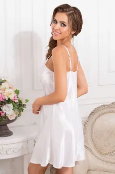 Košulja sa podrezom ispod grudi i mekom draperijom na čašama prsluka