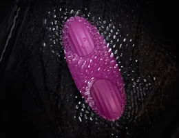 Edeni ljubičasti stimulator klitorisa sa kontrolom putem aplikacije