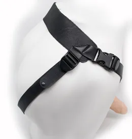 Šuplji falloprotez-realista na trakama sa zakovicama-18 cm.