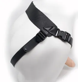 Šuplji falloprotez na remenima sa zakovicama 19,5 cm.