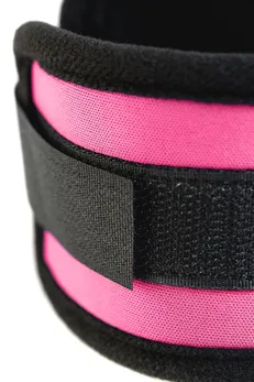 Okovi toifa teatra iz neoprena su crni