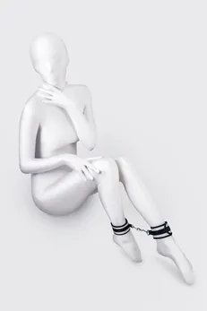 Ponoji Anonimo, poliester, srebro, 28,5 cm