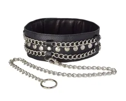 Crna ogrlica sa lancima i povodcem