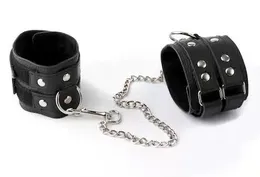 Crni kožni okovi
