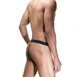 Otvorene ružičaste gaćice na širokom crnom pojasu