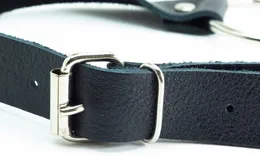 Crni kožni geg sa prstenom