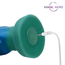 Obojeni fantazijski vibrator sa povratnim pokretima i rotacijom .