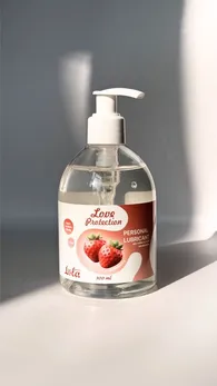 Лубрикант на водной снове love protection strawberry с ароматом клубники .