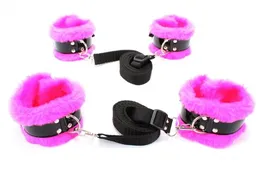 Crno-ružičasti set za fixiranje na krevetu sa krznom