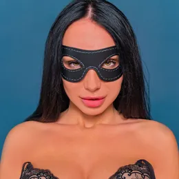 Crna dvoslojna otvorena kožna maska šiljastog oblika