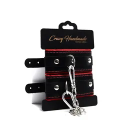 Lisice zaobljene sa mekom crvenom oblogom