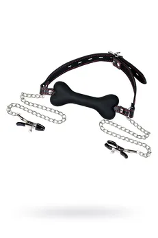 Toifa Theatre geg sa crnim kopčama za bradavice