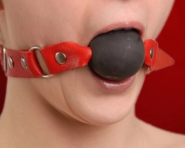 Geg crvena sa kuglicom od latexa -