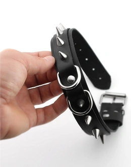 Replika proizvoda bdsm kožna ogrlica sa kratkim metalnim šiljcima