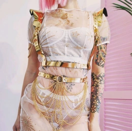 Portupea krila sa lancima zlatna od prave kože za kinki fotografije