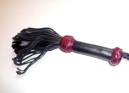 Pletka: Flogger genitalni Bordo