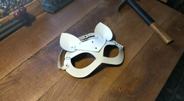 Mačka maska od prave kože