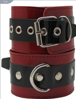 BDSM komplet od lakirane kože (ogrlica, ponoji, narukvice)