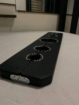 Tematske BDSM drvene okove lisice