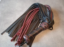 Mačka-flogger Bordo