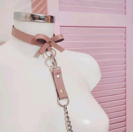Čoker sa mašnom sa prstenom sa povodcem lanac ružičasta ogrlica bdsm koža