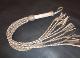 Pletena mačka 9 repova kapućino