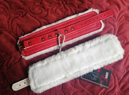 Novogodišnje crvene lisice Bad Santa sa belim krznom D 53