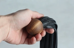 Floger četka sa drvenom drškom 50 repova od 40 cm