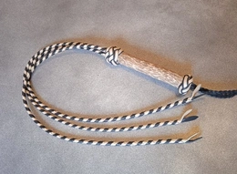 Pletenica: mačka sa 3 repa šah