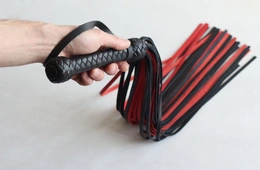 Pleteni flogger crno-crveni 40 repova od 50cm