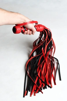 Pletenica flogger crveno-crna 50 repova od 55cm
