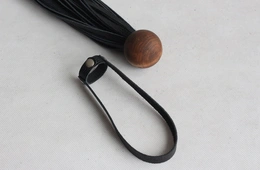 Floger četka sa drvenom drškom 50 repova od 40 cm