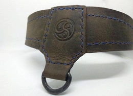 BDSM Triskel ogrlica (smeđa)