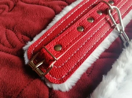 Novogodišnje crvene lisice Bad Santa sa belim krznom D 53