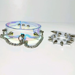 Ogrlica Choker holografski sa šiljcima i lancem za zabavu vinil