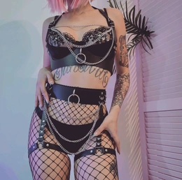 Kožni korzet ispod grudi portupea sa lancima Gartera sa lancem pojas