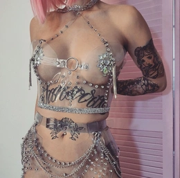 Korzet providan sa kamenjem i kamenjem