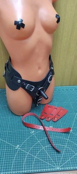 Pojas-gaćice ispod strapona