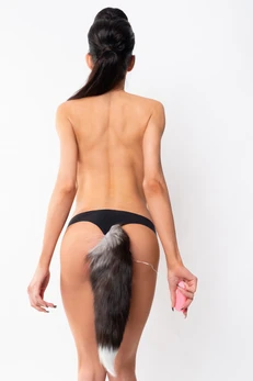 Rep sa silikonskom analnom čahurom sa vibracijama