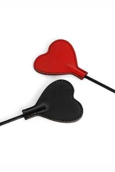 Stack dugačak sa crvenim srcem