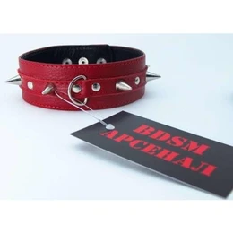 Ogrlica sa šiljcima crvena 55011ars