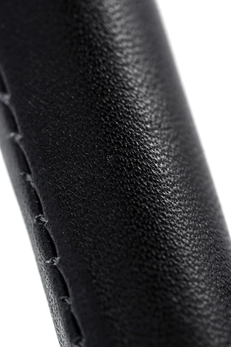 Odstojnik je veliki za pričvršćivanje Pecado BDSM, sa prstenom, koža i drvo, crna