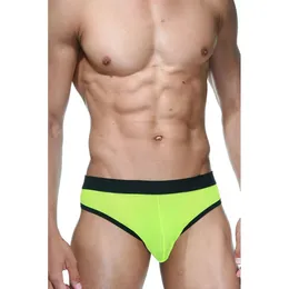 Muške Tonge su svetlo zelene