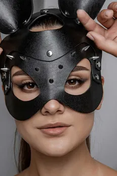 Maska zeka sa šiljcima