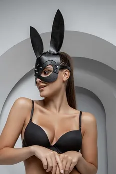 Maska zeka sa šiljcima