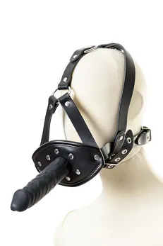 Geg sa falusom Toifa Theatre, crno