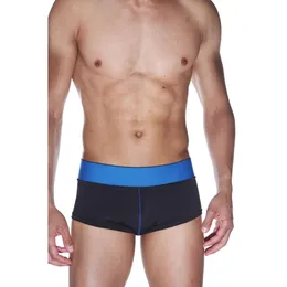 Hipsi su crni na plavom pojasu