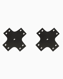 Pastise na grudima, crne sa zakovicama